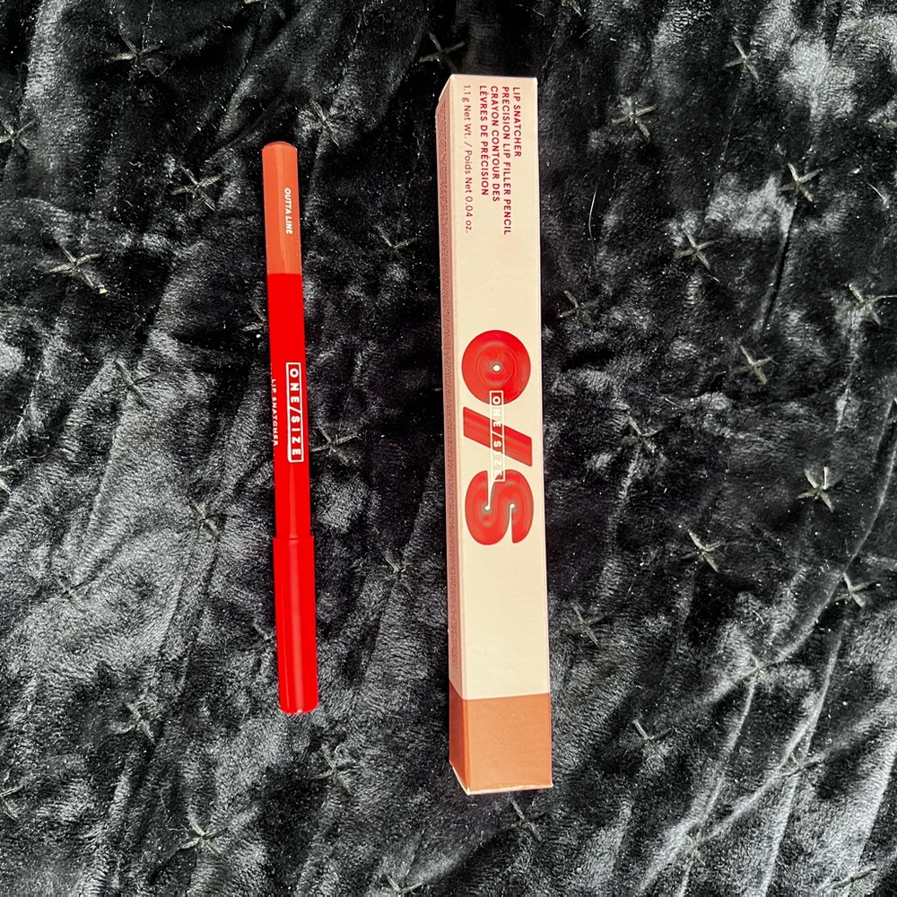 ONE/SIZE Red Lip Liner